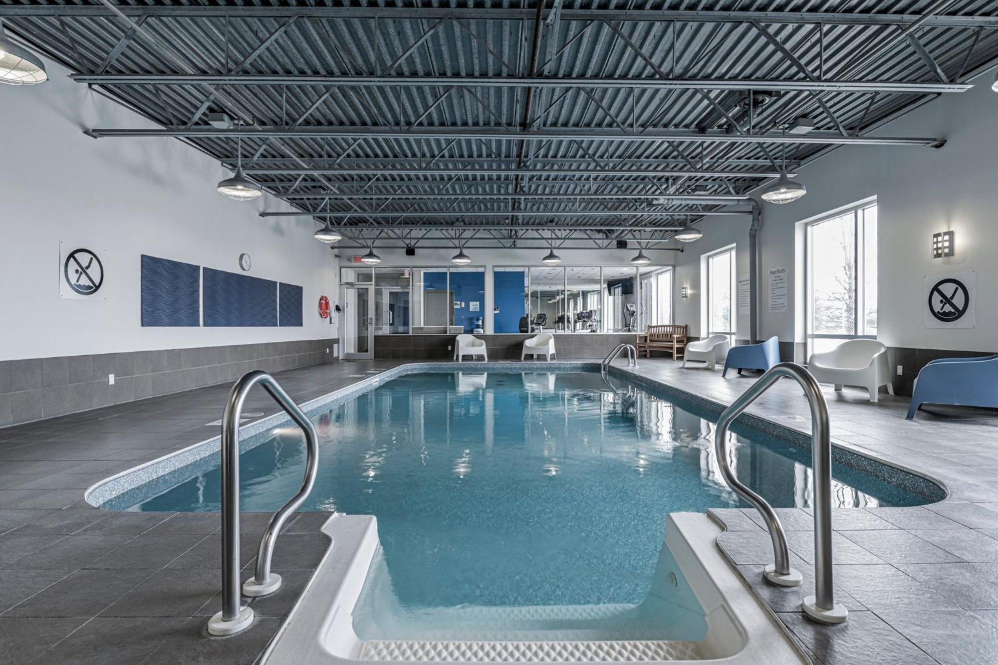 Holiday Inn Express Hotel & Suites Saint - Hyacinthe By Ihg Exterior photo