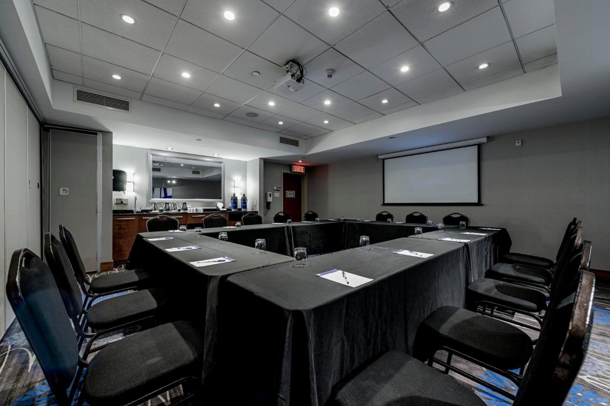 Holiday Inn Express Hotel & Suites Saint - Hyacinthe By Ihg Exterior photo