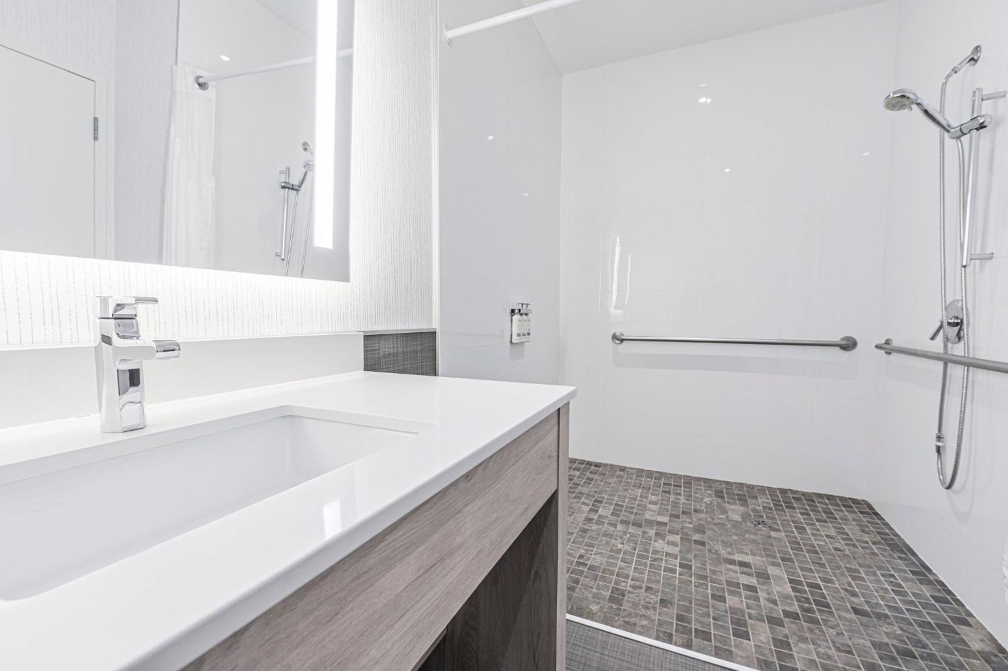 Holiday Inn Express Hotel & Suites Saint - Hyacinthe By Ihg Exterior photo