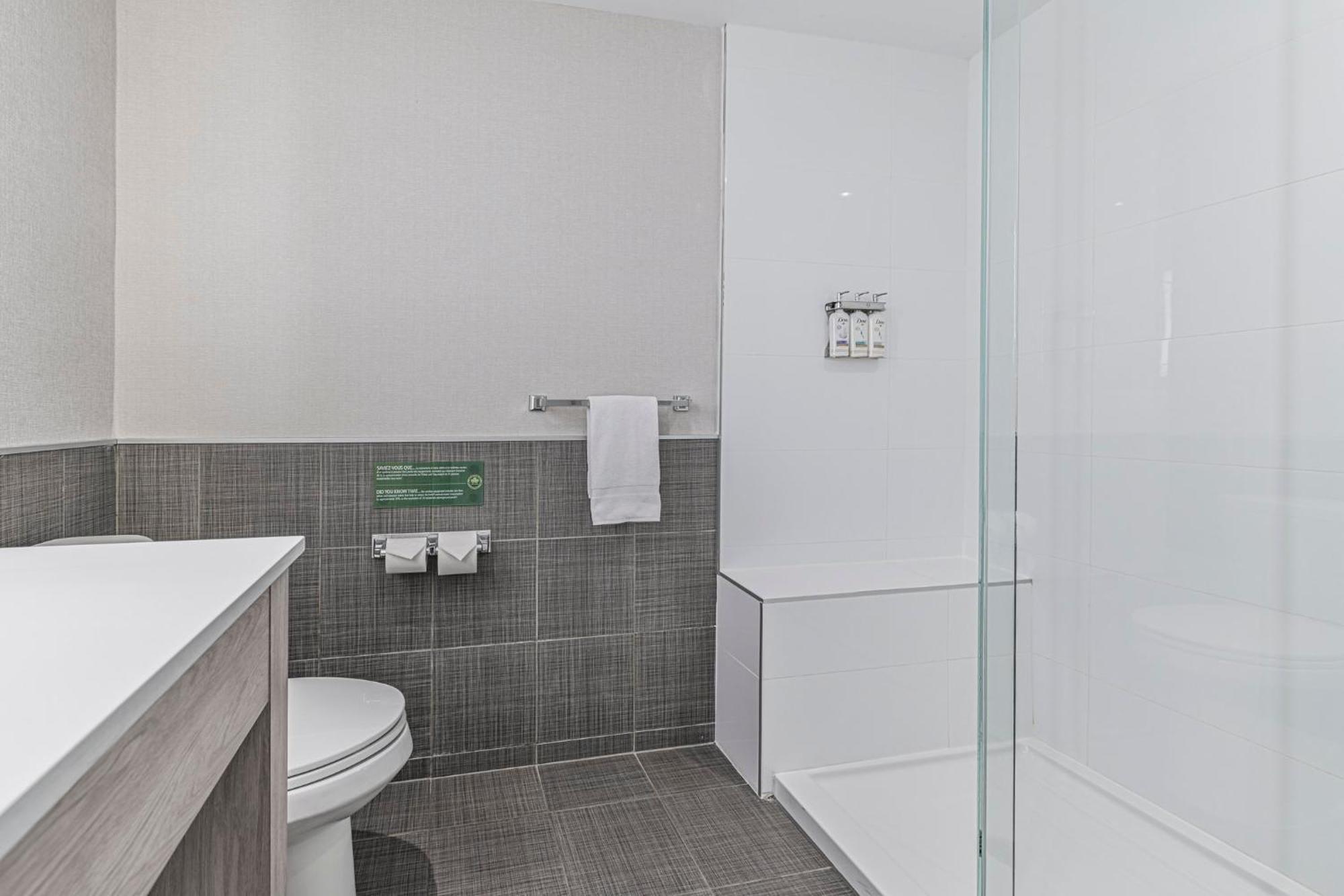 Holiday Inn Express Hotel & Suites Saint - Hyacinthe By Ihg Exterior photo
