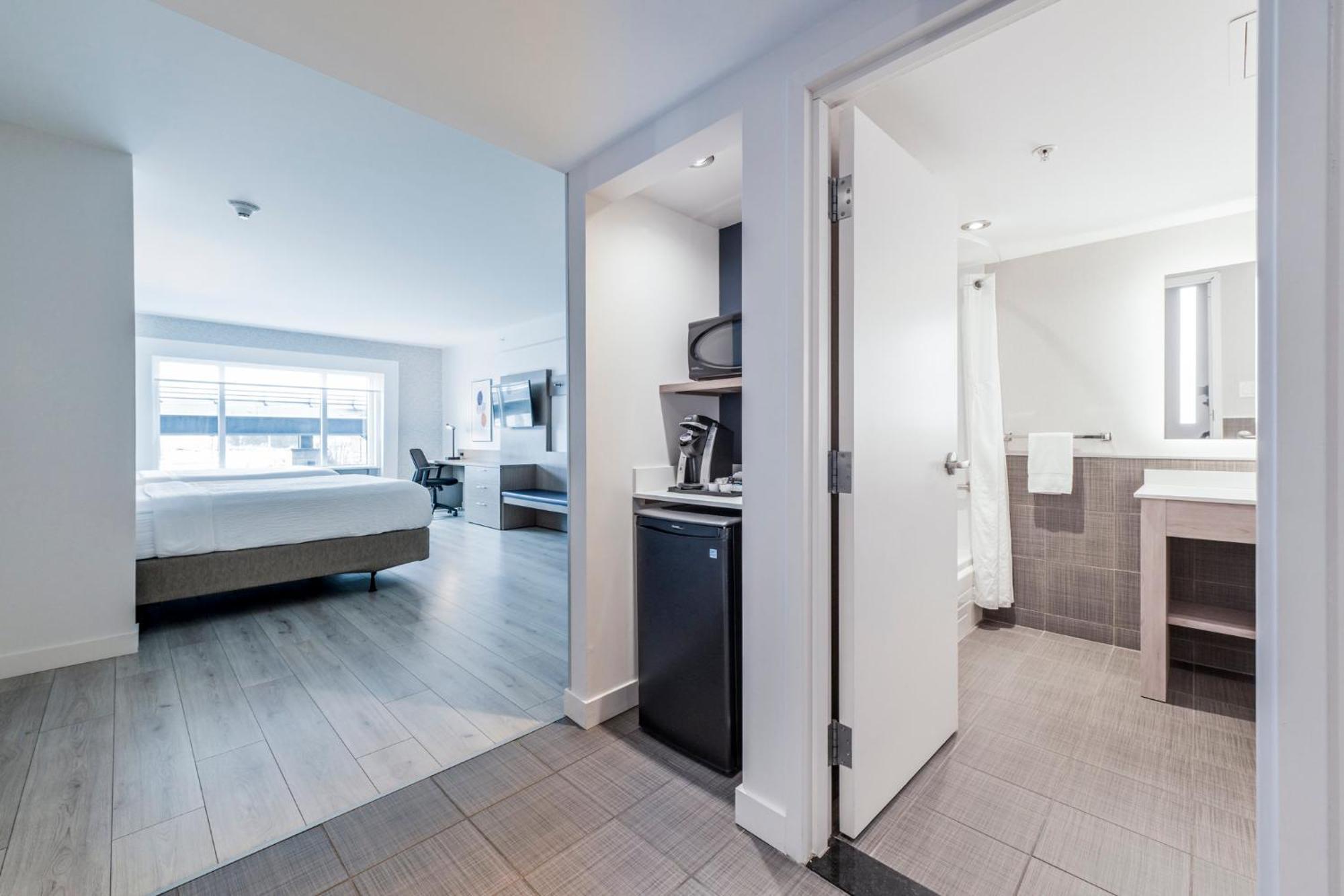 Holiday Inn Express Hotel & Suites Saint - Hyacinthe By Ihg Exterior photo