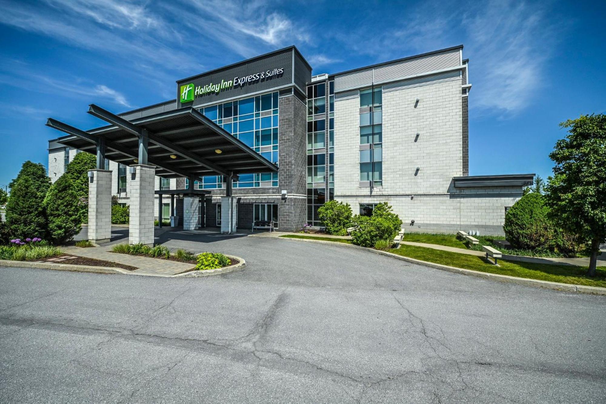 Holiday Inn Express Hotel & Suites Saint - Hyacinthe By Ihg Exterior photo
