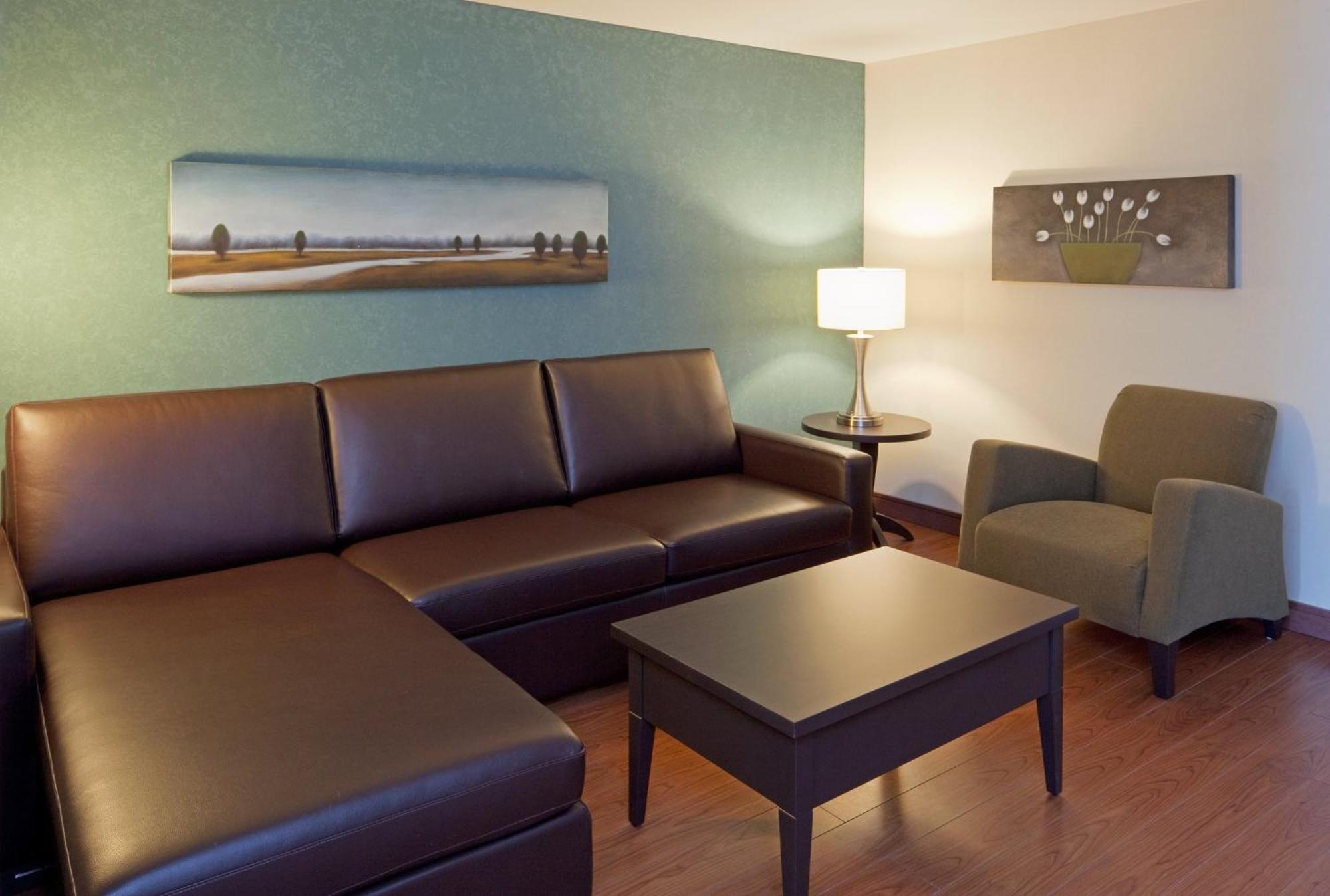 Holiday Inn Express Hotel & Suites Saint - Hyacinthe By Ihg Exterior photo