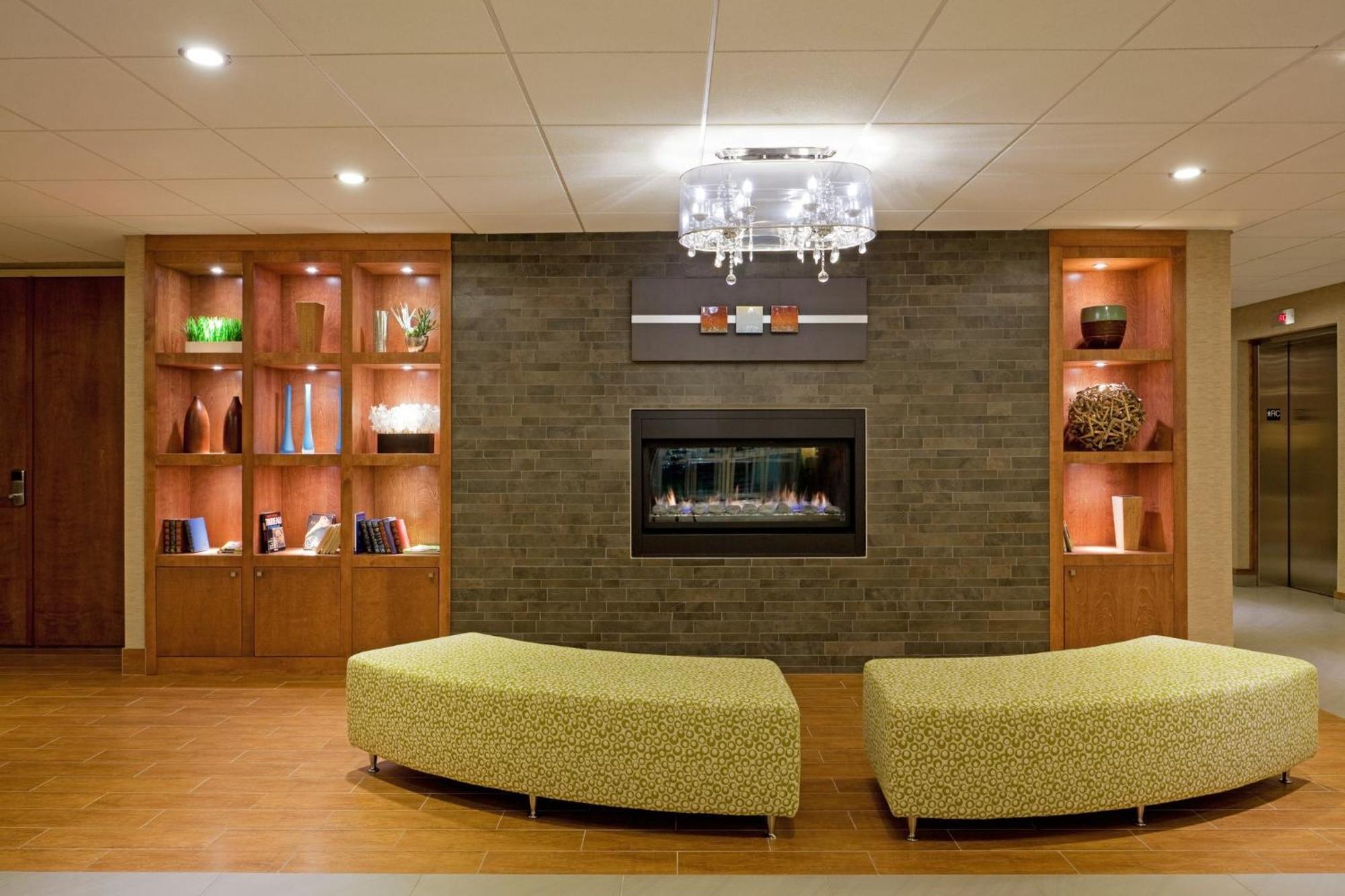 Holiday Inn Express Hotel & Suites Saint - Hyacinthe By Ihg Exterior photo