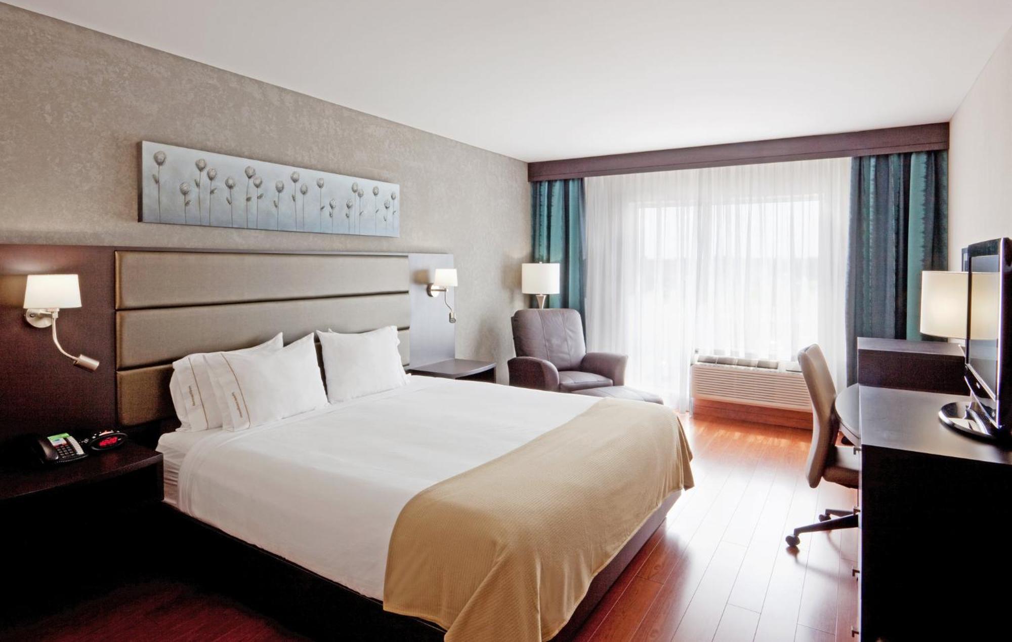Holiday Inn Express Hotel & Suites Saint - Hyacinthe By Ihg Exterior photo