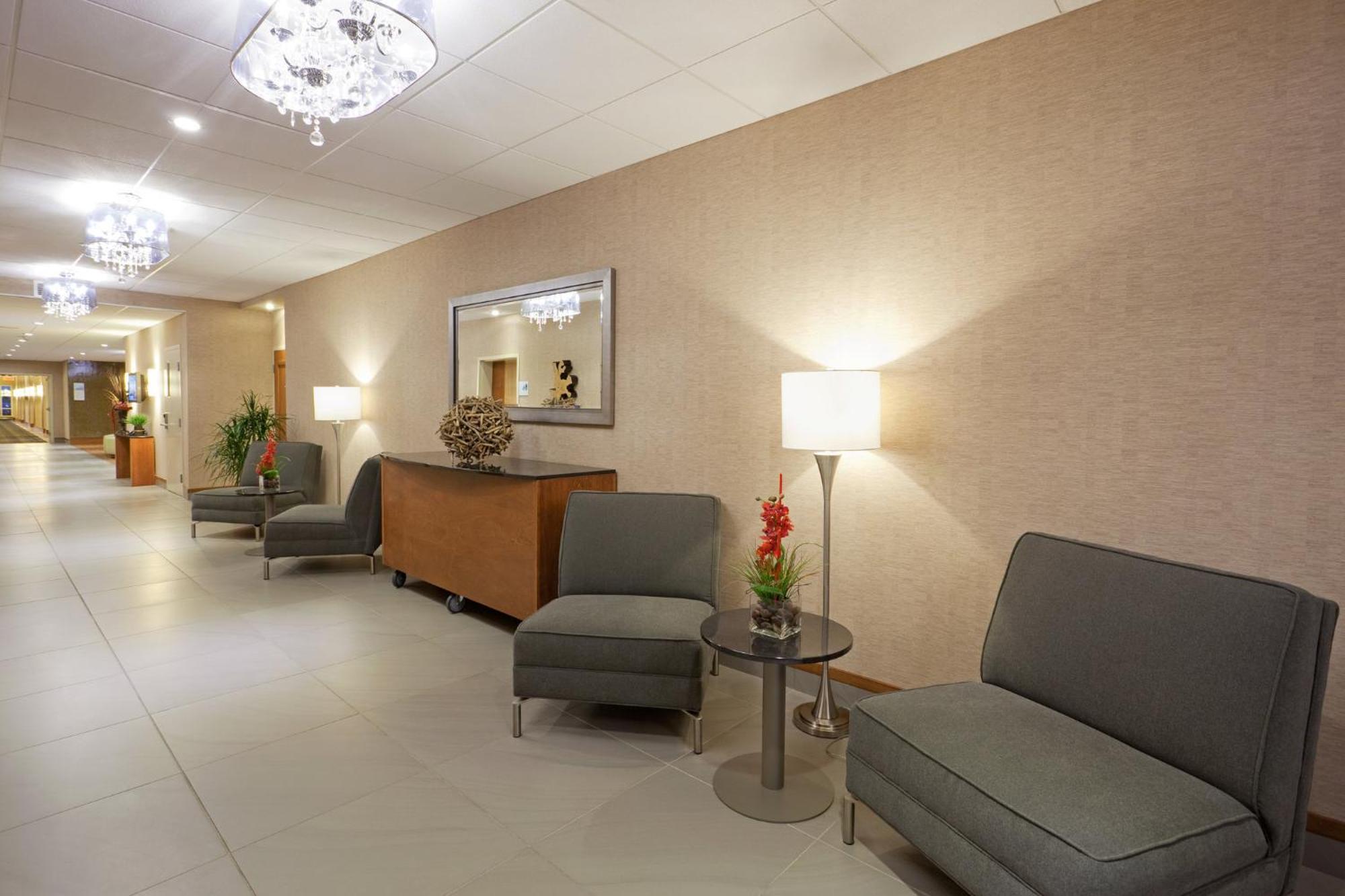 Holiday Inn Express Hotel & Suites Saint - Hyacinthe By Ihg Exterior photo