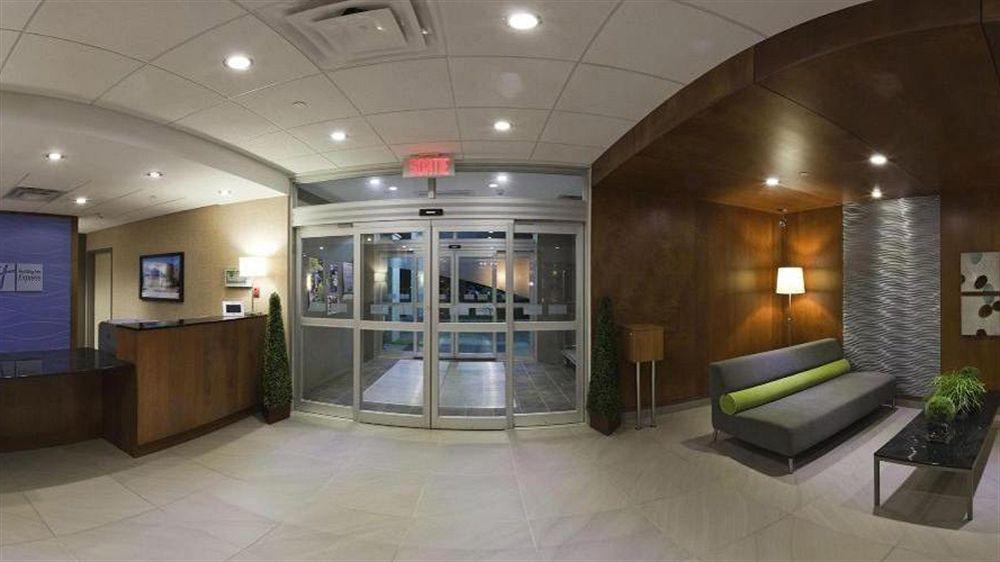 Holiday Inn Express Hotel & Suites Saint - Hyacinthe By Ihg Exterior photo