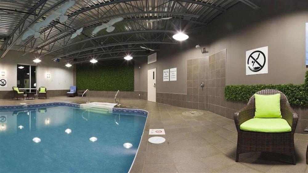 Holiday Inn Express Hotel & Suites Saint - Hyacinthe By Ihg Exterior photo